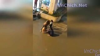 Đánh ghen lột sạch đồ giữa đường Ở Hà Nội