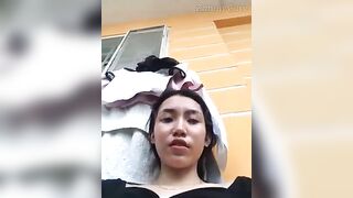 Show lon public đút toy vào lồn sữa chảy lênh láng ở ghế đá công viên