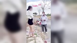 Độc lạ VN, e gái nhờ bác bán vé số sờ lồn quay video thủ dâm nơi công cộng