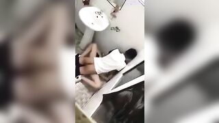 Quay lén, E gái uống say bị hiếp dâm r bỏ xó trong WC hiện côn an đang điều tra