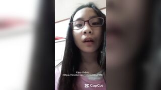 Em thủ dâm nhiều quá thâm hết cả bím rồi