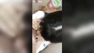 Lén chs cô bạn thân ở toilet đang chuẩn bị xuất rồi thì bị GV phát hiện vì đi lâu