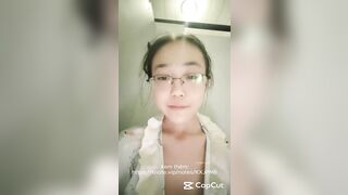 thủ dâm trong nhà vệ sinh 2