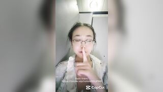 thủ dâm trong nhà vệ sinh 2