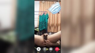 Cô sinh viên thủ dâm cho người yêu xem và bị lộ