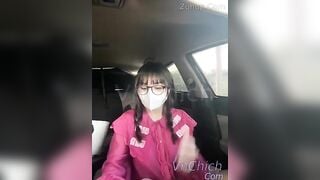 Sing 2001 nứng quá thủ dâm trên xe taxi được a tài xế vét máng