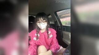 Sing 2001 nứng quá thủ dâm trên xe taxi được a tài xế vét máng