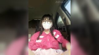 Sing 2001 nứng quá thủ dâm trên xe taxi được a tài xế vét máng