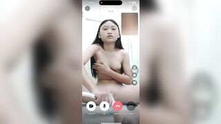 call em xả nước vào lồn để thủ dâm