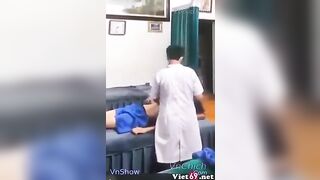 Nam spa massage mà cứ bóp vú xong se lồn gái bị phát hiện trc cmr