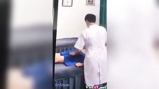 Nam spa massage mà cứ bóp vú xong se lồn gái bị phát hiện trc cmr