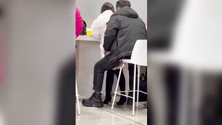 Cặp đôi địt ngay tại quầy .