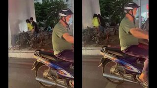 Em xinh mà dâm quá phải 2 chim mới đủ thỏa mãn cơn nứng
