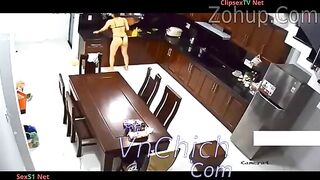 Hack camera, Chị họ thả rông nấu ăn xong ngồi lên bàn thủ dâm bắn nước