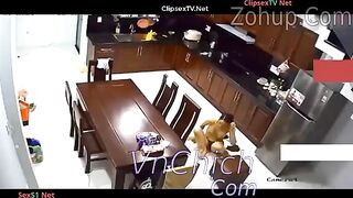 Hack camera, Chị họ thả rông nấu ăn xong ngồi lên bàn thủ dâm bắn nước