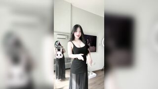 Tiktok ngocmeow khoe vú