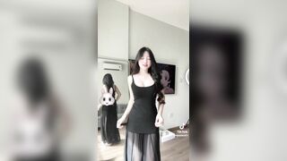 Tiktok ngocmeow khoe vú