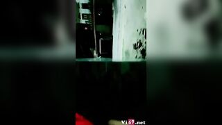 Nứng quá em ra đường trước cổng nhà người khác khẩu dâm thủ dâm 2