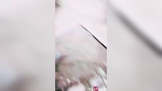 Nứng quá em ra đường trước cổng nhà người khác khẩu dâm thủ dâm 2
