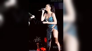 Các thánh soi vào đây, Mấy e ca sĩ tây h bạo vl ko mặc quần lót đi diễn