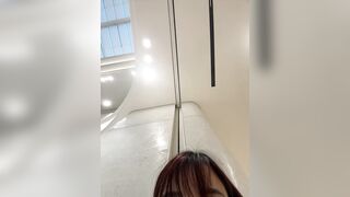 Em Gái Live Show Hàng - Thủ Dâm Nơi Công Cộng Phần 11
