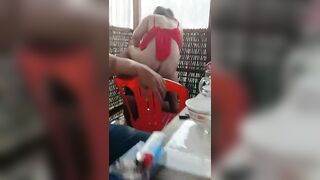 Đang nhậu nứng quá nên đè nhau ra địt tại chỗ luôn  sướng vl ra