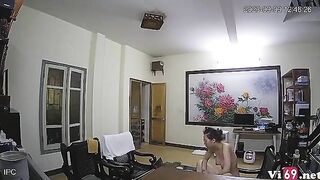 Em hàng kính  cận xóm nude