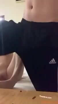 Chồng cho vợ đi địt với trai lạ và call video cho chồng xem
