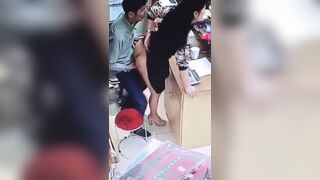 HACK CAMERA Nhân viên shop cùng với ông chủ doggy