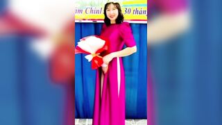 Cô giáo dạy toán (AI)