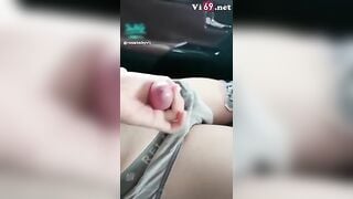 Anh tài xế may mắn được em rosababyvip thủ dâm trên xe ô tô