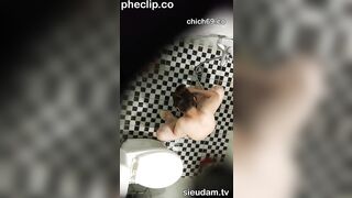 Quay Lén Chị Gái Vợ Tắm May Mắn Không Bị Phát Hiện