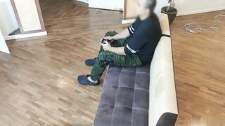 (Venezuela Sex) Để Cháu Gái Ngồi Đùi Trong Lúc Chơi Game Khiến Tôi Nứng Lên..