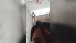 Gái mới lớn ở nhà một mình