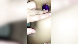 Nhét toy bịp đít e học sinh lồn thâm, Đang nhét mà e trai mở cửa mất cả hứng