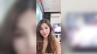 Sự cố hot girl tiktok livestream tâm sự thì lộ ty hồng siêu phamy
