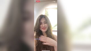 Sự cố hot girl tiktok livestream tâm sự thì lộ ty hồng siêu phamy