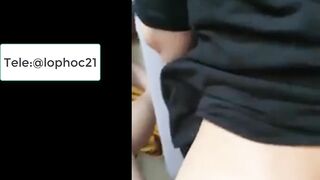 Nữ sinh ngực lớn được bạn trai nâng niu cẩn thận