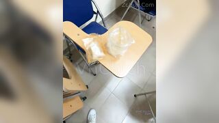 bé sinh viên gương mẫu thích liveshow thủ dâm bắn nước trong lớp học