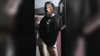 Bé aoa đen nhảy tiktok ae tìm đây