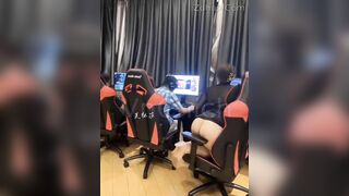 Đang trong quán nét thì nứng lồn, e banh ra cho các game thủ sờ chs free