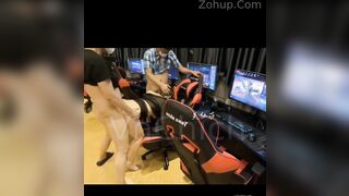 Đang trong quán nét thì nứng lồn, e banh ra cho các game thủ sờ chs free