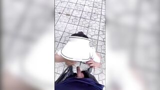 Cuối Tuần Dắt Con Chó Cái Ra Công Viên Dạo Mát