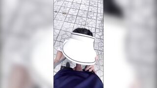Cuối Tuần Dắt Con Chó Cái Ra Công Viên Dạo Mát