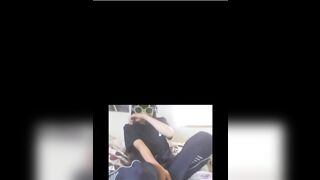 Nữ sinh ngại ngùng khi phải show tất cả cho thầy giáo qua video call
