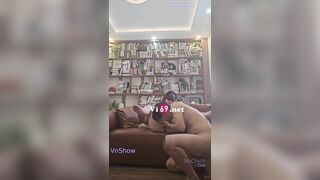 Sinh viên ham học điều mới, vào thư viện some lén với thầy giáo bỉ cô lao công phát h