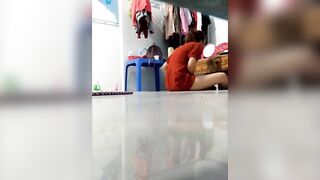 Quay lén chị hàng xóm móc bướm thì bị phát hiện