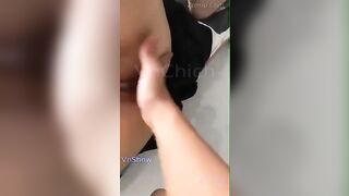Trong lớp mà làm liều, Thanh niên móc lồn bạn học bắn nước