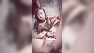 Lồn mới lớn móc phát toé loe nước
