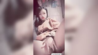 Lồn mới lớn móc phát toé loe nước
